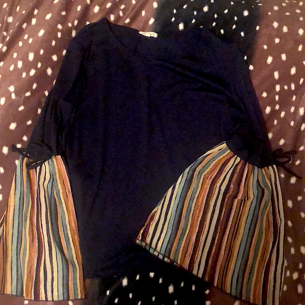 Adorable sleeved shirt